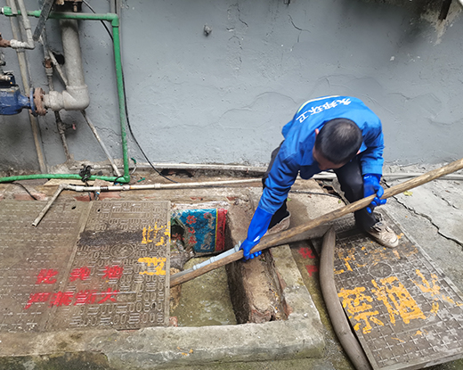 铁东清掏化粪池